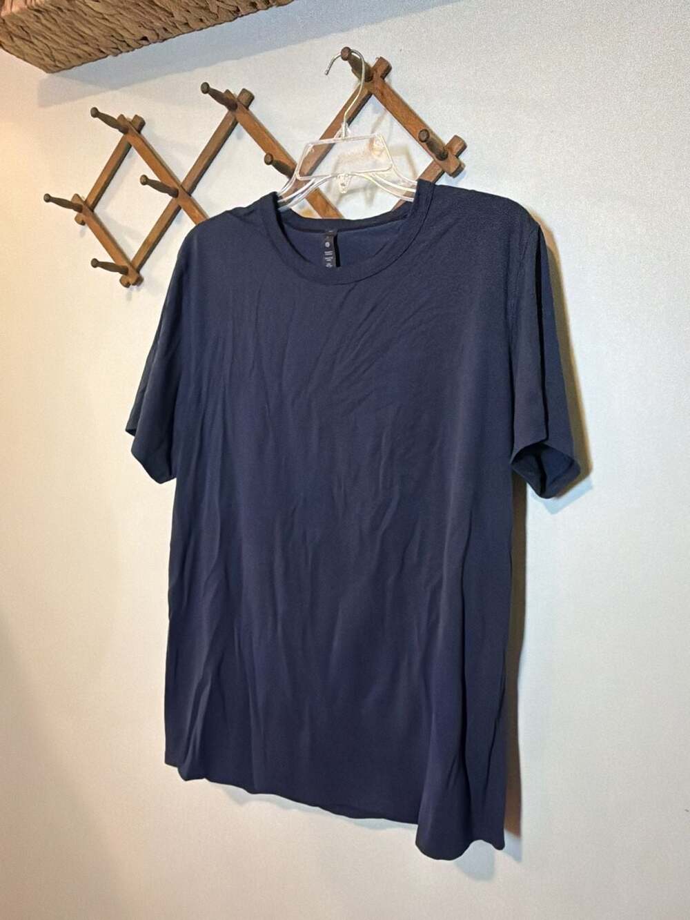 Lululemon Men's Fundamental T-Shirt Size Large Navy Blue